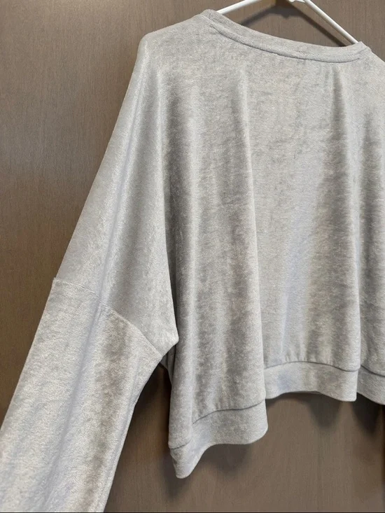 Victoria's Secret XL Gray Sweatshirt with Pink Sequin Kiss Lip - Picture 8 of 10